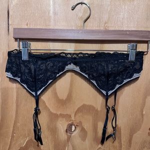 Victoria’s Secret Very Sexy Lace Suspender